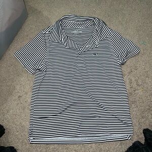 Vineyard vines polo kids 
Size 6 
Great condition